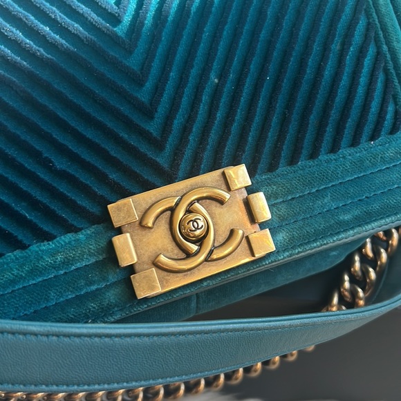 Chanel | Medium | Velvet | Boy Bag - Picture 5 of 8
